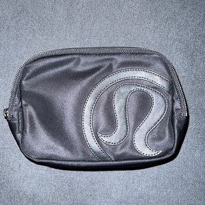 Lululemon Everywhere Belt Bag 1L Black/Black Large Logo
